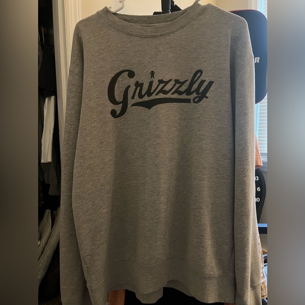 Men’s grizzly sweatshirt